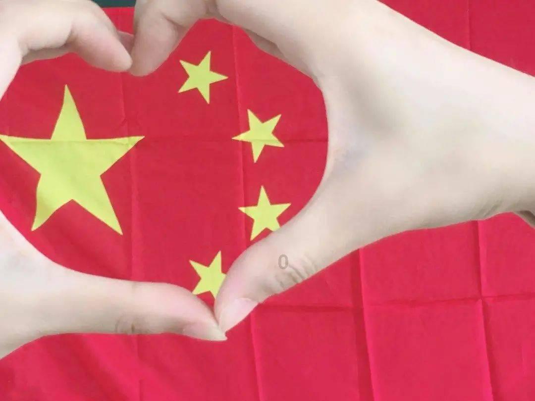 夏日时尚的爱丽